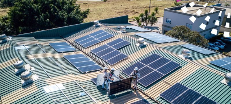 Indústrias com energia solar: quais são as vantagens?